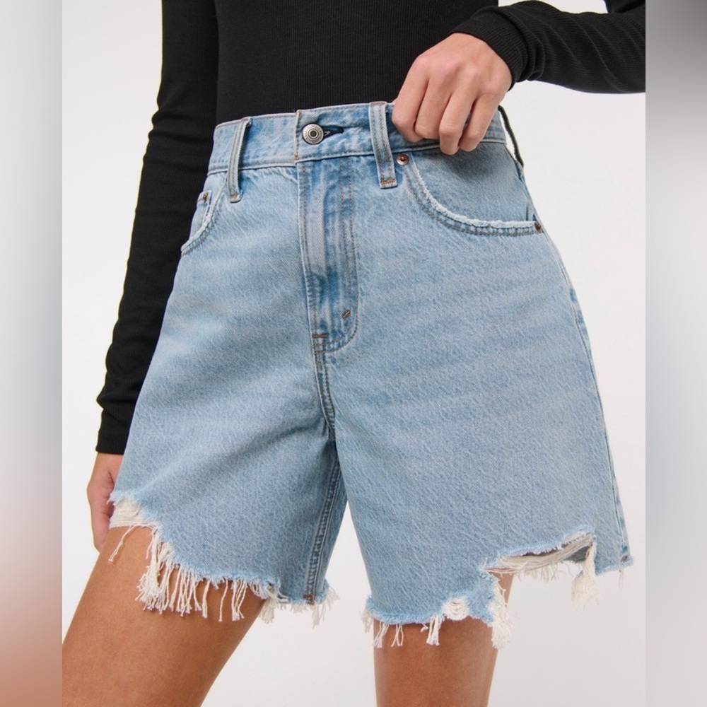Abercrombie & Fitch High Rise Loose Shorts- Light Wash - Picture 2 of 11